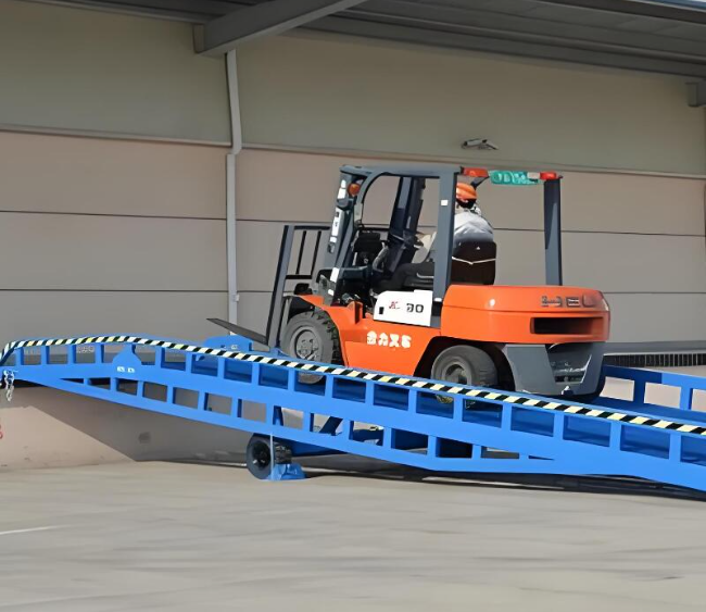 故城移动式卸货平台（叉车用）